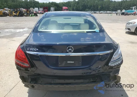2015 Mercedes-Benz C 300 из США, поврежденный, VIN 55SWF4JB4FU087359